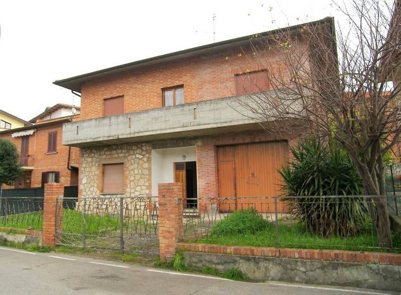 casa indipendente in vendita a Sinalunga in zona Bettolle