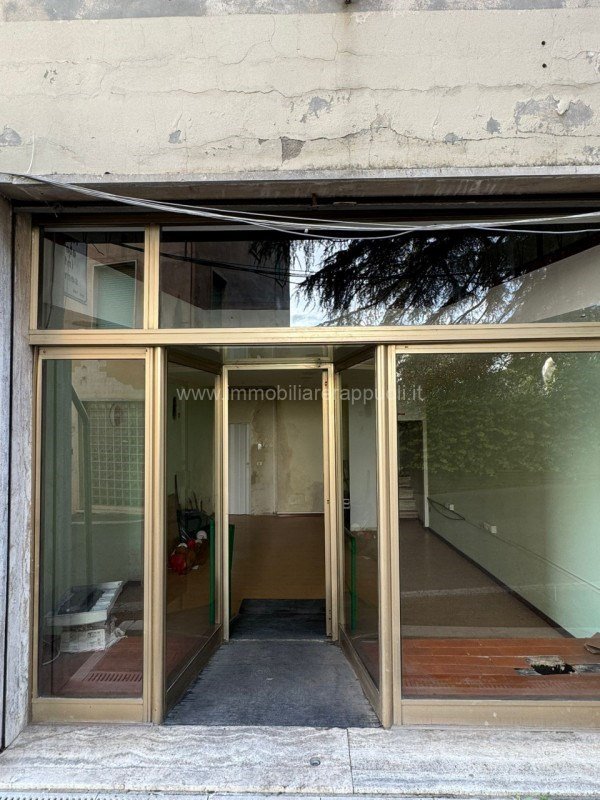 negozio in vendita a Sinalunga in zona Bettolle