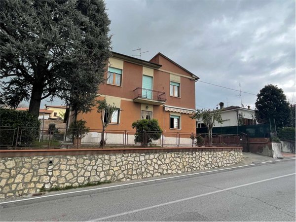 casa indipendente in vendita a Sinalunga in zona Bettolle