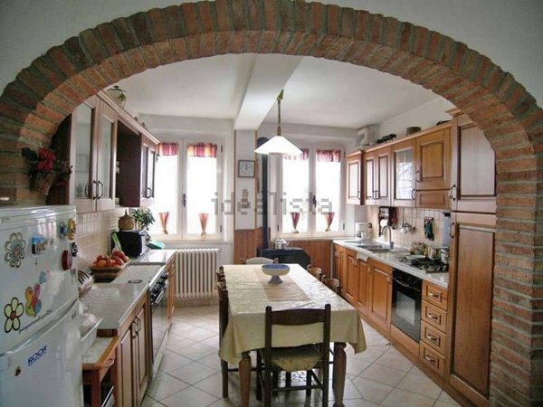 casa indipendente in vendita a Sinalunga in zona Bettolle