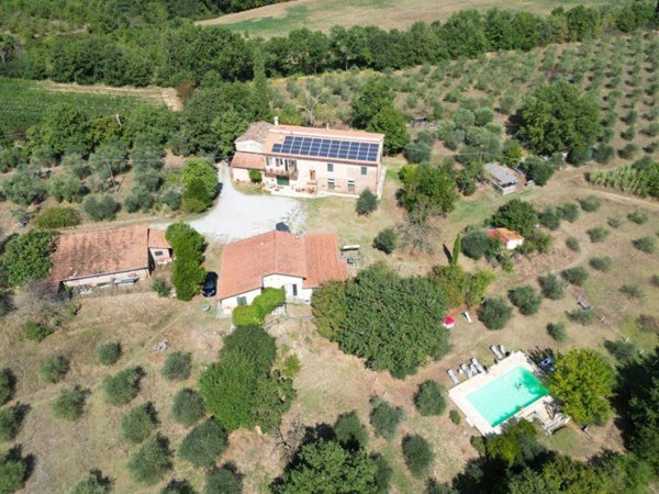 casa indipendente in vendita a Sinalunga in zona Bettolle