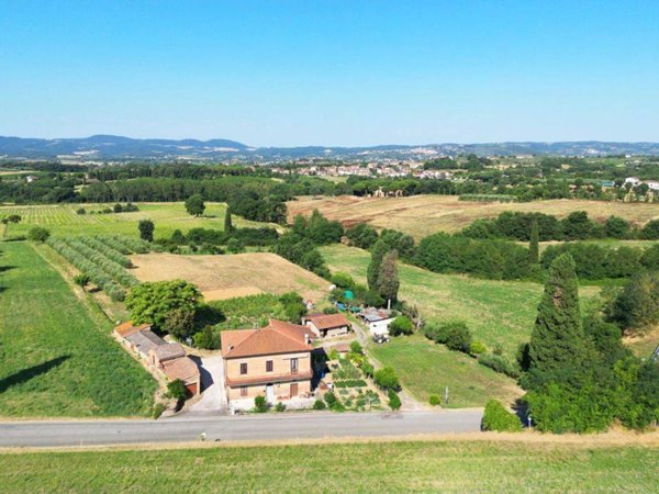 casa indipendente in vendita a Sinalunga