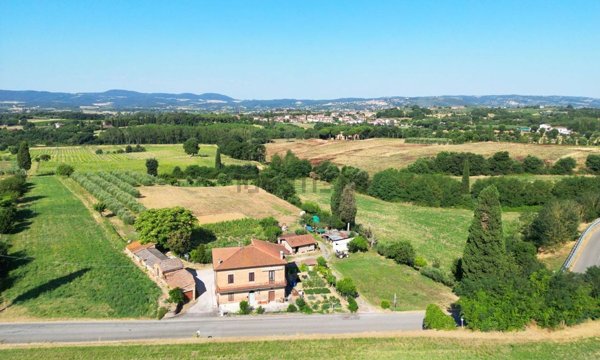 casa indipendente in vendita a Sinalunga