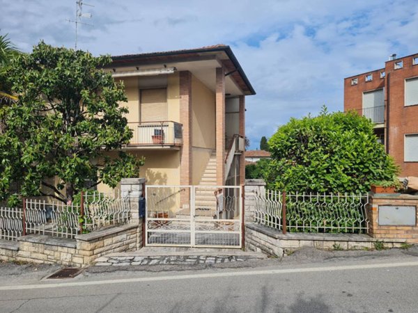 casa indipendente in vendita a Sinalunga