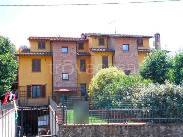 casa indipendente in vendita a Sinalunga