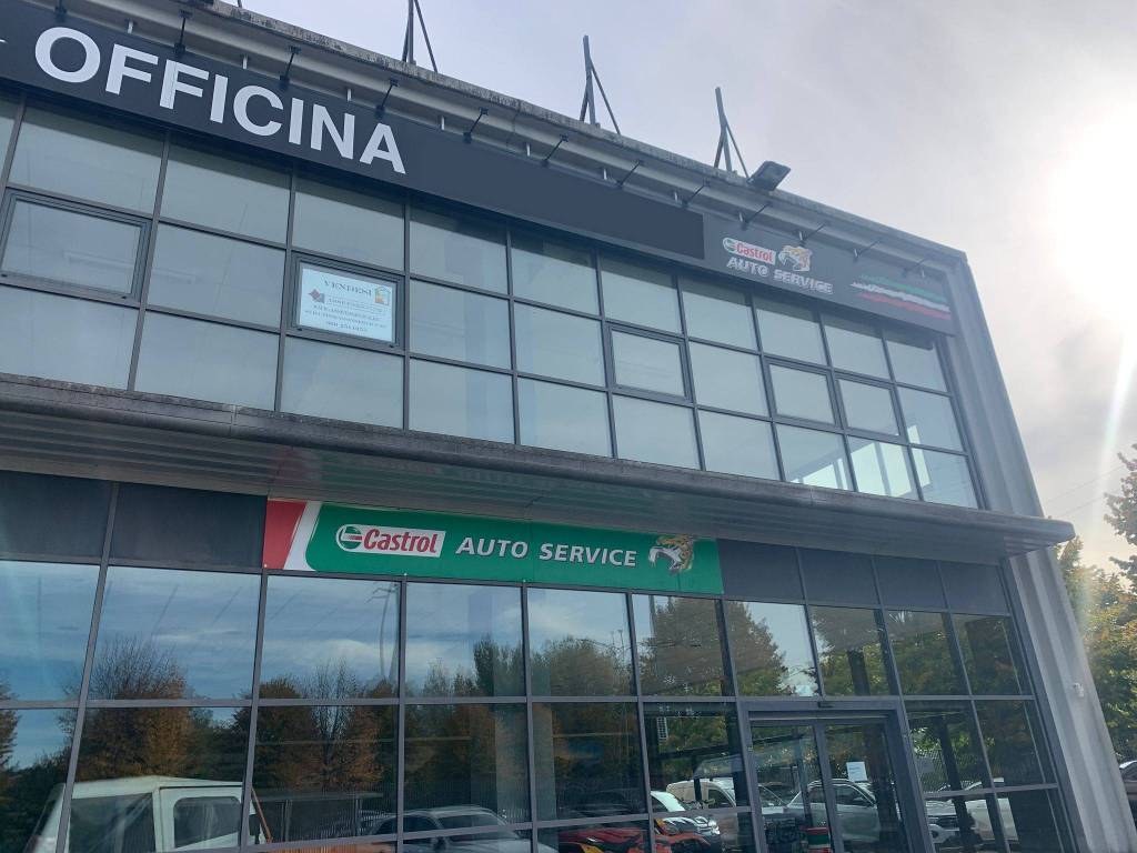 locale commerciale in vendita a Sinalunga