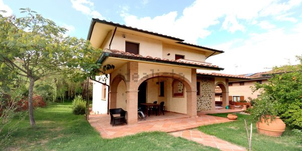 casa indipendente in vendita a Sinalunga