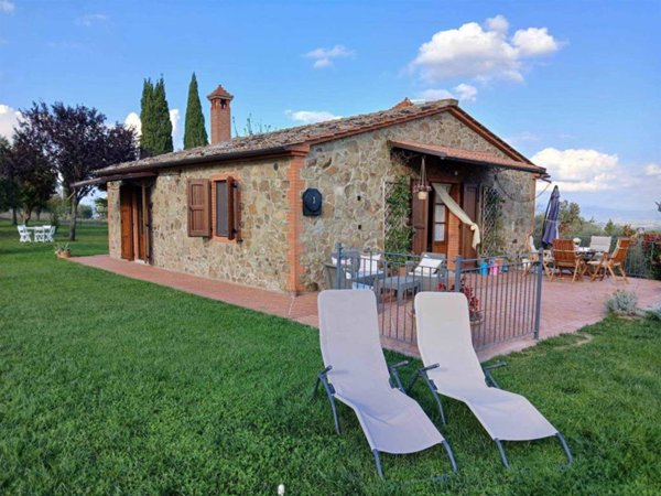 casa indipendente in vendita a Sinalunga