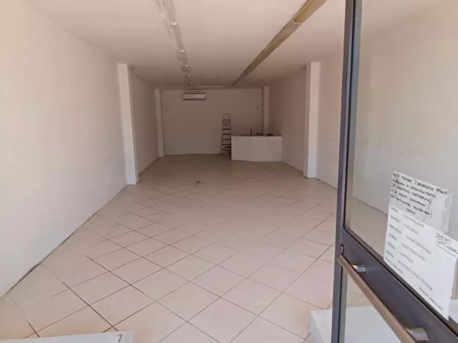 negozio in vendita a Sinalunga in zona Rigaiolo
