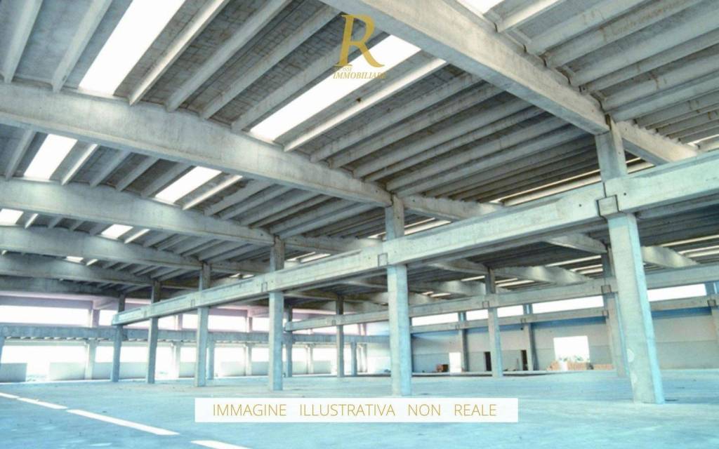 locale commerciale in vendita a Sinalunga