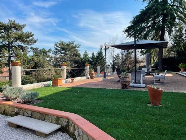 casa indipendente in vendita a Sinalunga