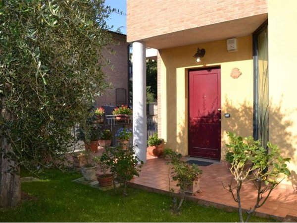 casa indipendente in vendita a Sinalunga