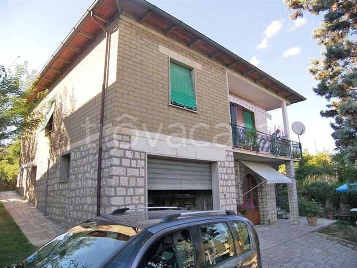 casa indipendente in vendita a Sinalunga