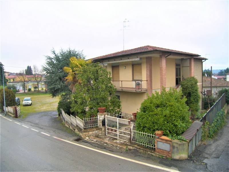 casa indipendente in vendita a Sinalunga