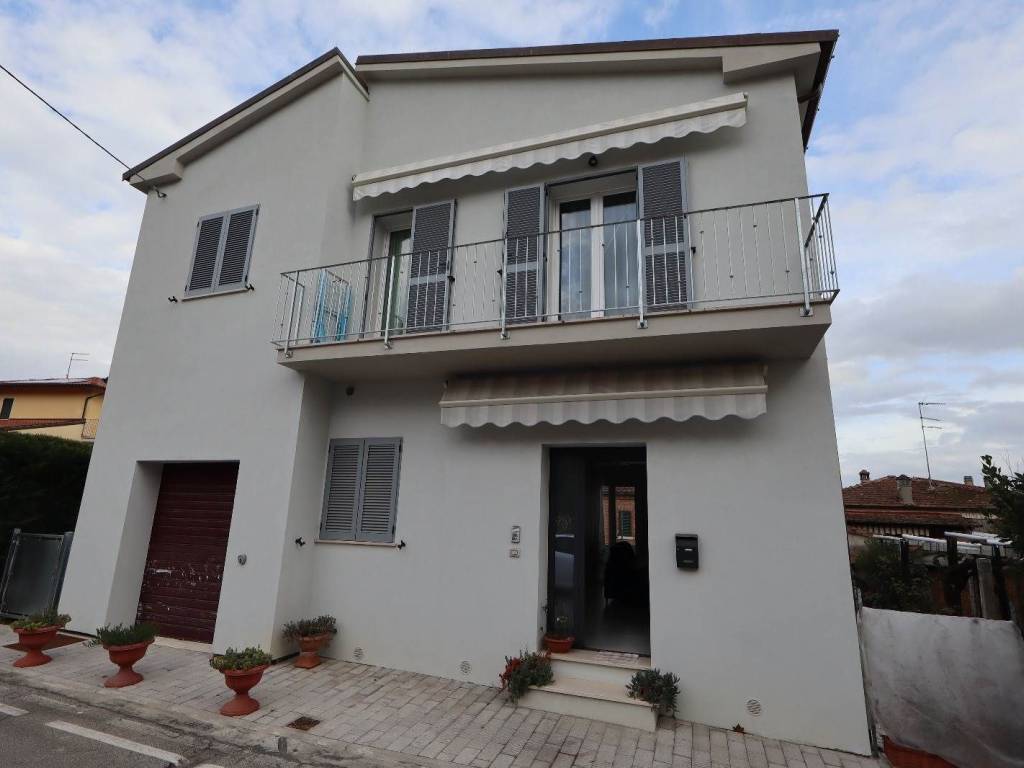 casa indipendente in vendita a Sinalunga