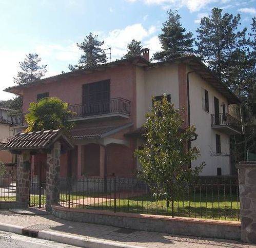 casa indipendente in vendita a Sinalunga