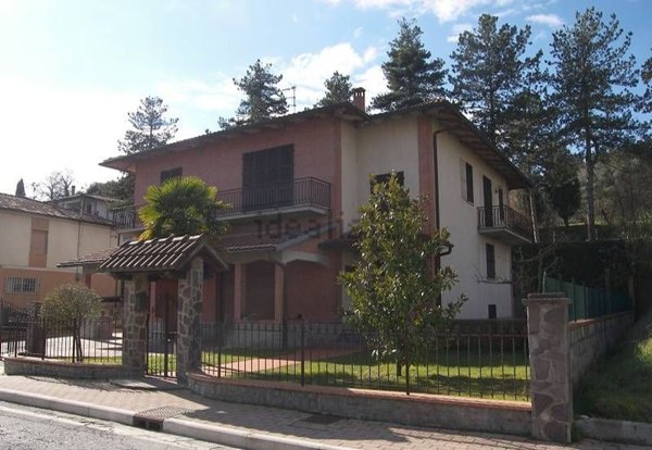 casa indipendente in vendita a Sinalunga