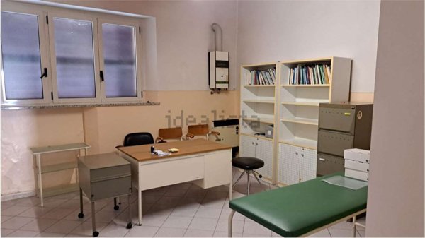 ufficio in vendita a Sinalunga in zona Rigaiolo