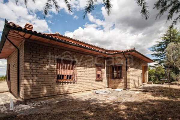 casa indipendente in vendita a Sinalunga