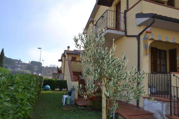 casa indipendente in vendita a Sinalunga in zona Bettolle