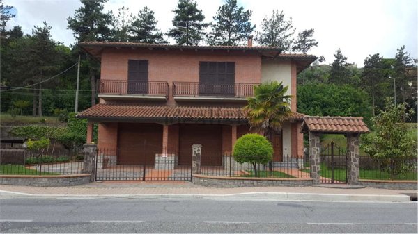 casa indipendente in vendita a Sinalunga