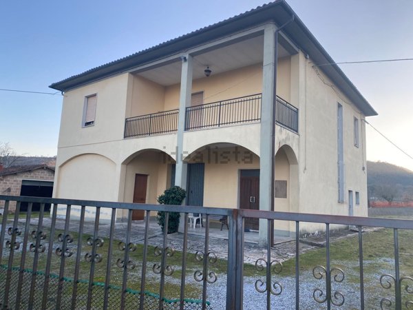 casa indipendente in vendita a Sinalunga in zona Scrofiano