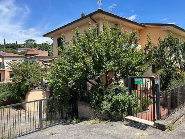 casa indipendente in vendita a Sinalunga