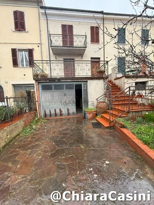 casa indipendente in vendita a Sinalunga in zona Bettolle