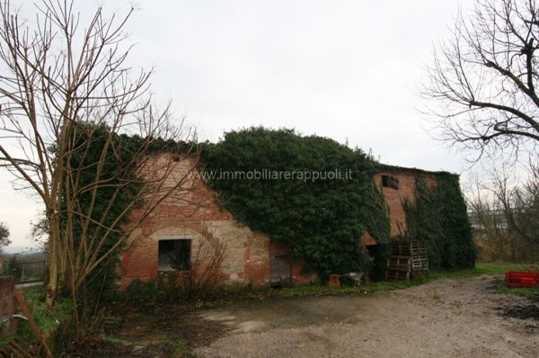 locale di sgombero in vendita a Sinalunga in zona Bettolle