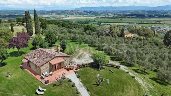 casa indipendente in vendita a Sinalunga