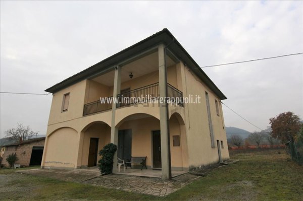 casa indipendente in vendita a Sinalunga