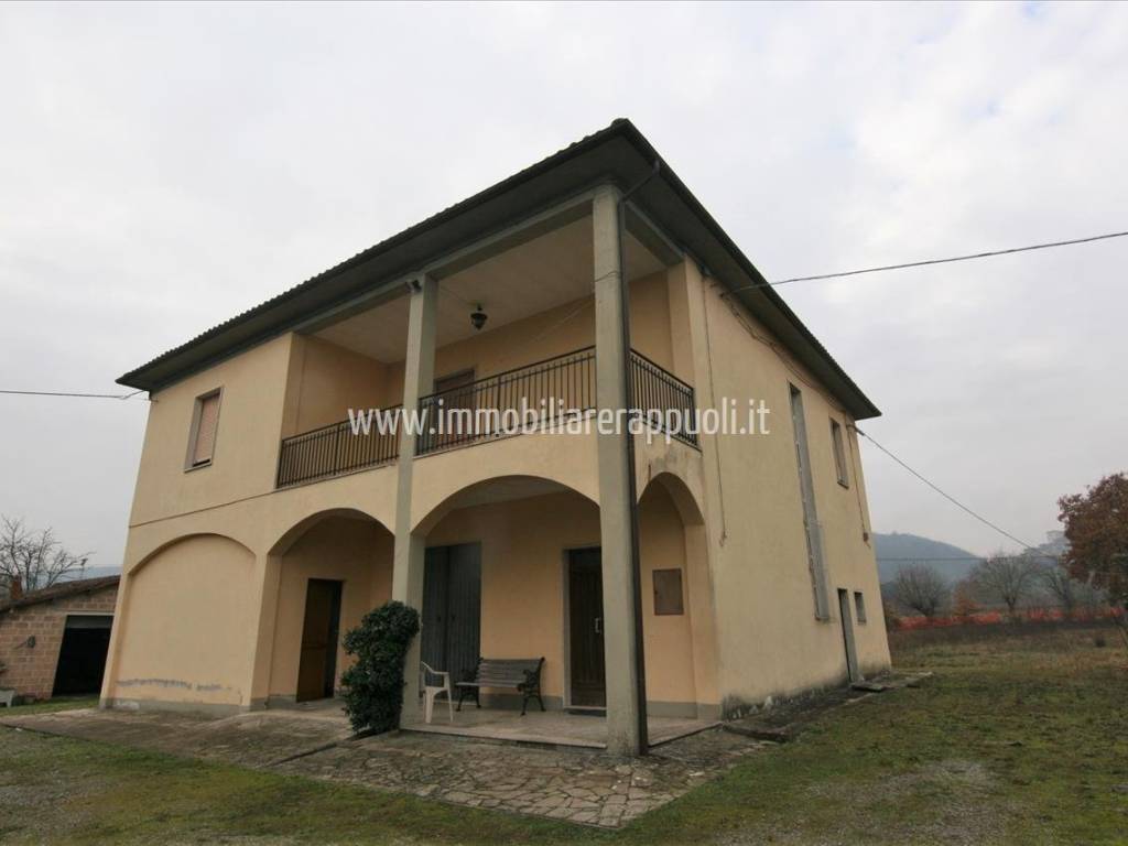 casa indipendente in vendita a Sinalunga