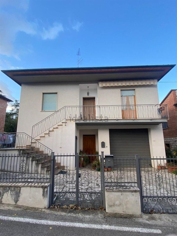 casa indipendente in vendita a Sinalunga