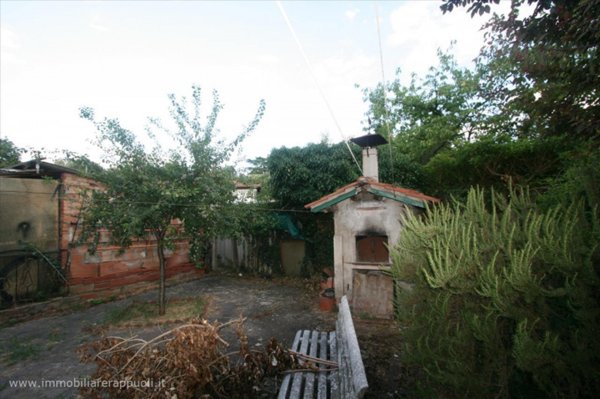 casa indipendente in vendita a Sinalunga in zona Bettolle