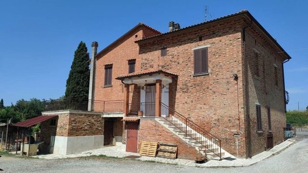 casa indipendente in vendita a Sinalunga in zona Bettolle