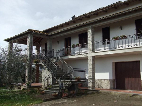 casa indipendente in vendita a Sinalunga
