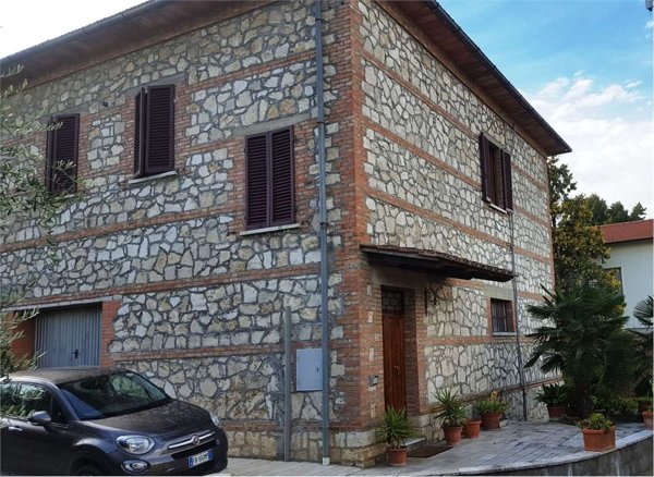 casa semindipendente in vendita a Sinalunga