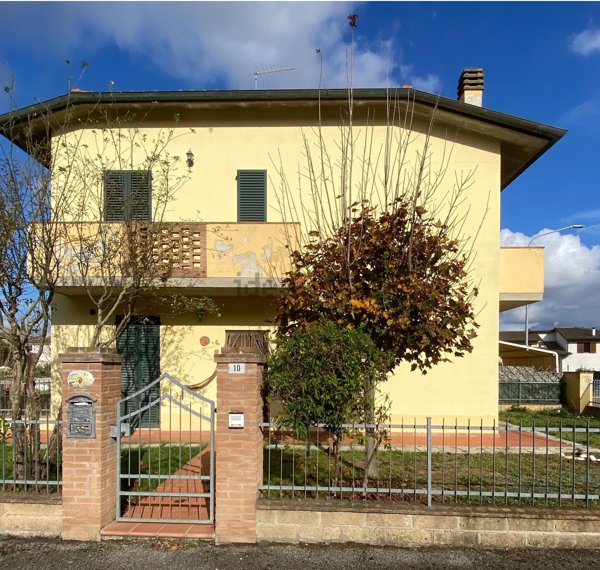 casa indipendente in vendita a Sinalunga