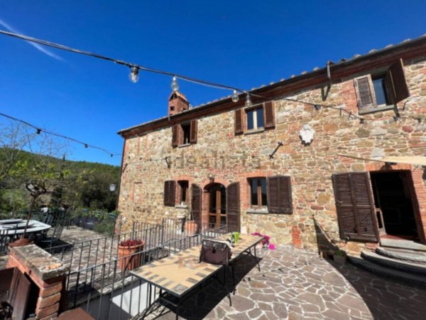 casa indipendente in vendita a Sinalunga