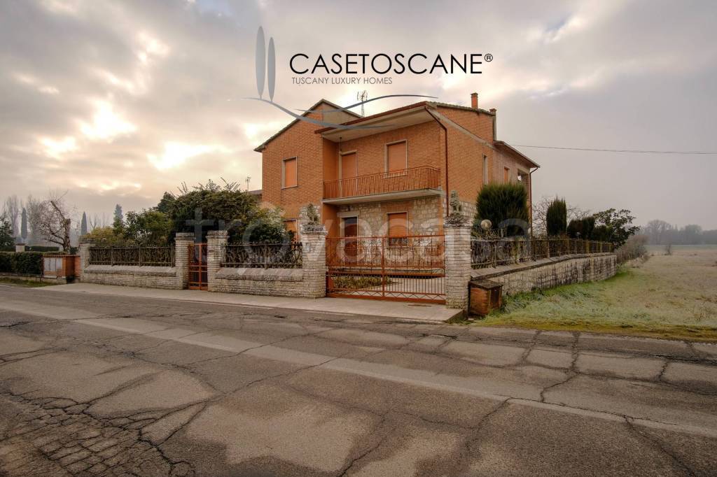 casa indipendente in vendita a Sinalunga