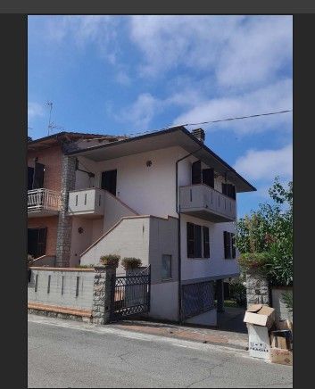 appartamento in vendita a Sinalunga in zona Bettolle