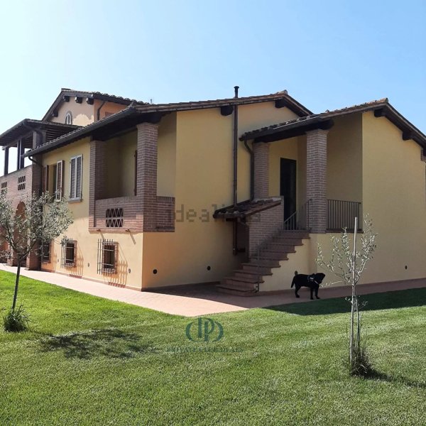 casa indipendente in vendita a Sinalunga