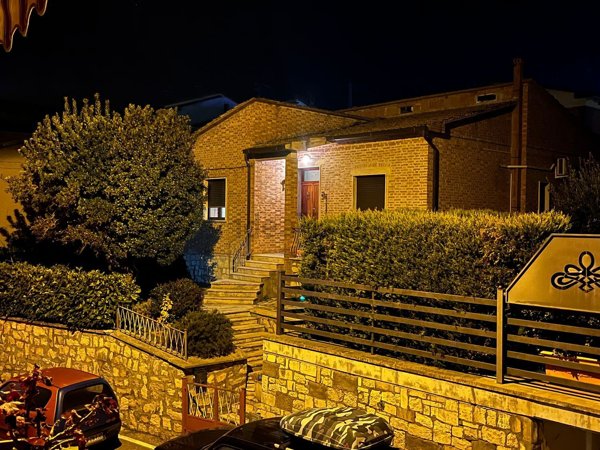 casa indipendente in vendita a Sinalunga