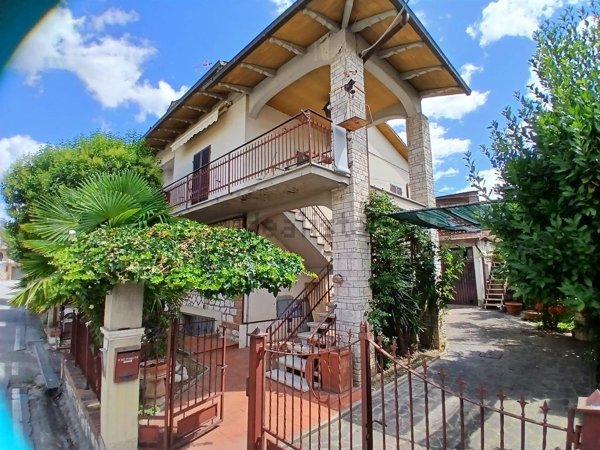 appartamento in vendita a Sinalunga in zona Bettolle