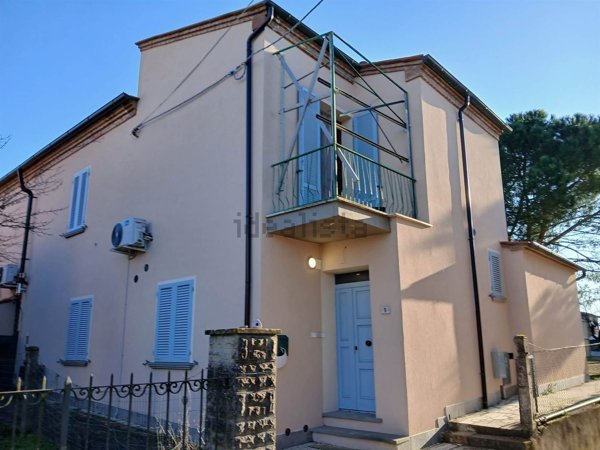 casa indipendente in vendita a Sinalunga