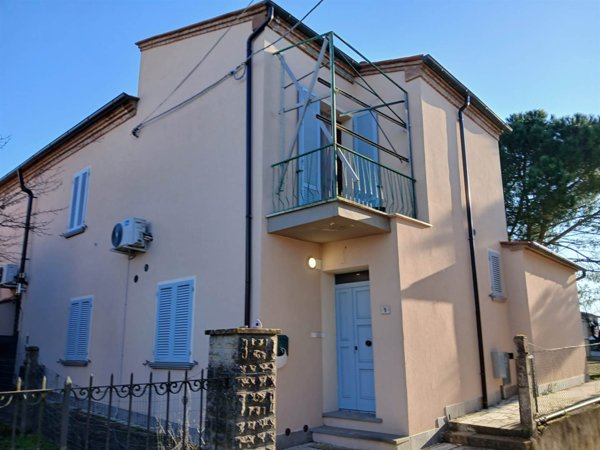 casa indipendente in vendita a Sinalunga in zona Guazzino