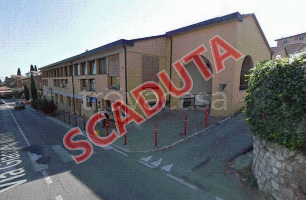 locale commerciale in vendita a Sinalunga