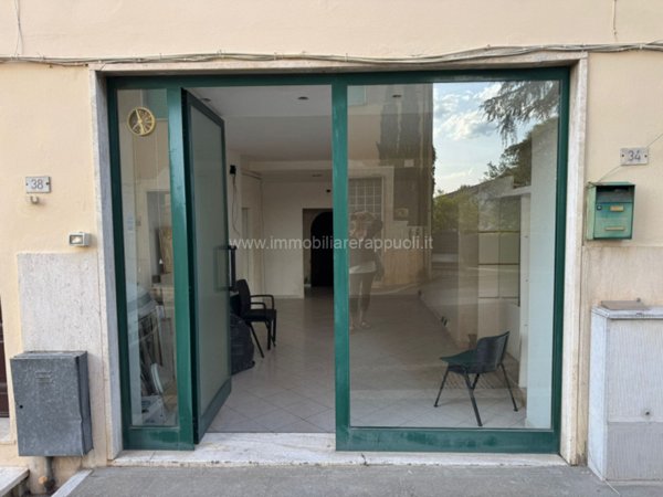 negozio in vendita a Sinalunga in zona Bettolle