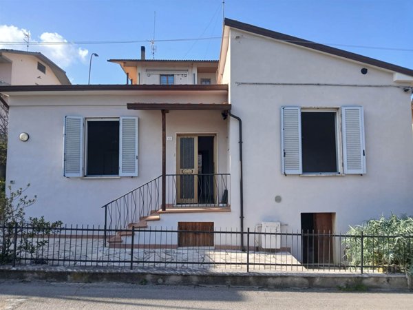 appartamento in vendita a Sinalunga in zona Guazzino