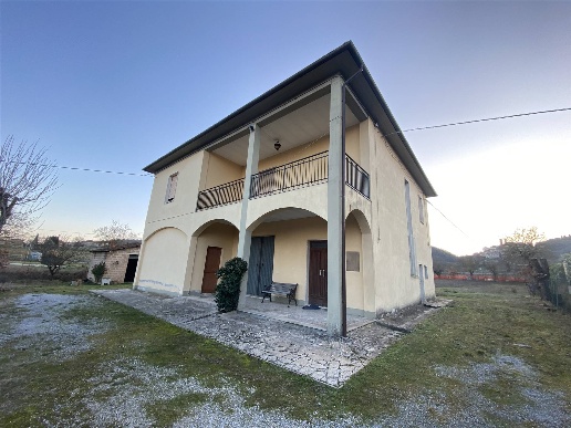 casa indipendente in vendita a Sinalunga in zona Scrofiano